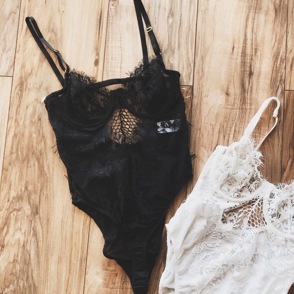 Black lace bodysuit - Picture 2 of 2